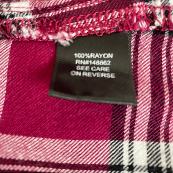 Torrid Taylor Red Plaid Button Up Camp Shirt Size 2X - Picture 5 of 6